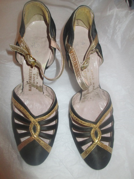 xxM23M 1920s strappy flapper shoes